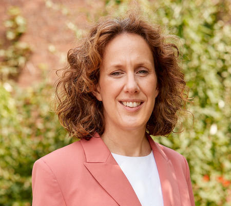 Helen Clarkson