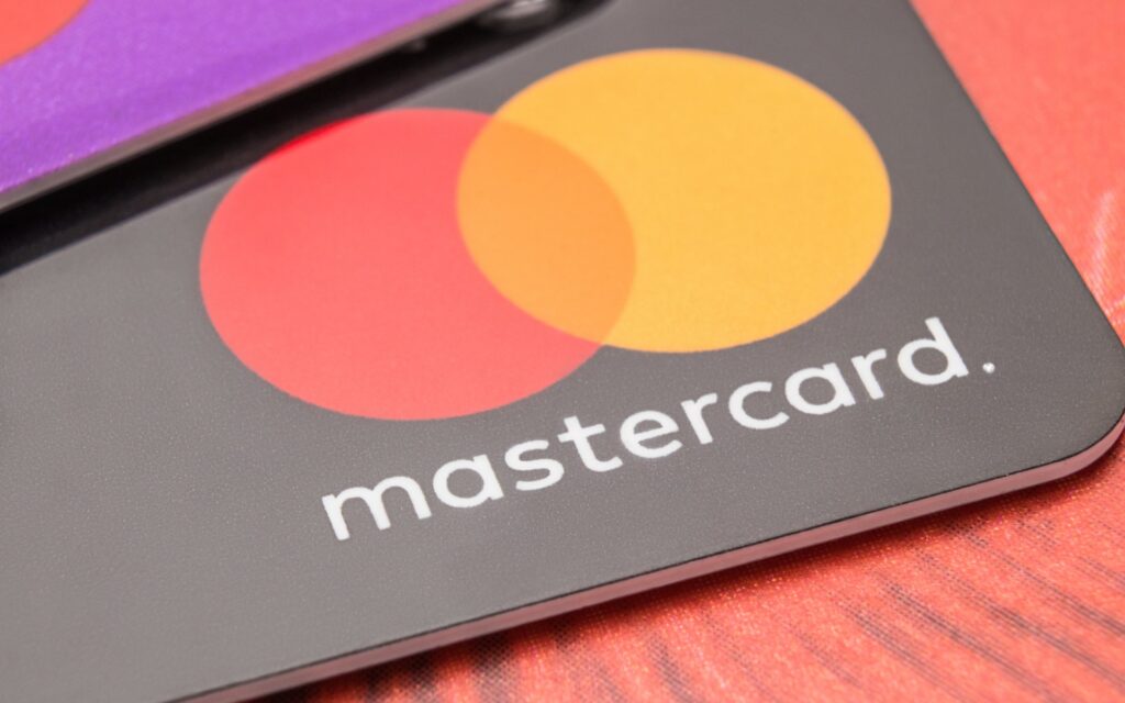 Mastercard: Οδηγεί τις εξελίξεις στη βιωσιμότητα στον κλάδο της τραπεζικής