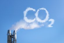 Καταγγελίες στην Κομισιόν για χειραγώγηση της αγοράς ρύπων μέσα από την αύξηση των τιμών CO2